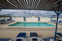 Coral Hotel - Pools