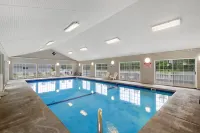 Clearwater Lakeshore Motel - Beach