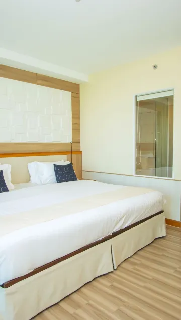 ห้องดีลักซ์ เตียงใหญ่ พร้อมระเบียง