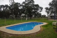 Deniliquin Pioneer Tourist Park Các khách sạn ở Deniliquin