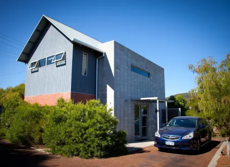 Hanover Bay Apartments Отели в г. Олбани