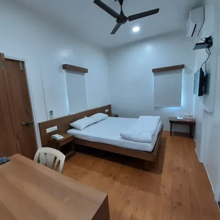 Hotel Bhooshan Sivajinagar Отели рядом с достопримечательностью «Шанищар Вада Звуковое И Световое Шоу»