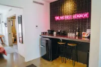 The Pink Hotel Coolangatta - bar