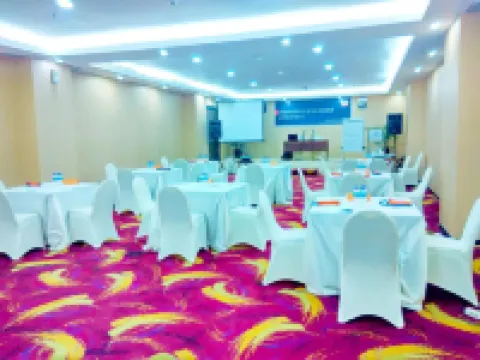 Travellers Hotel Phinisi Hotels in Makassar