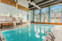 Tonquin Inn Hotels in Jasper