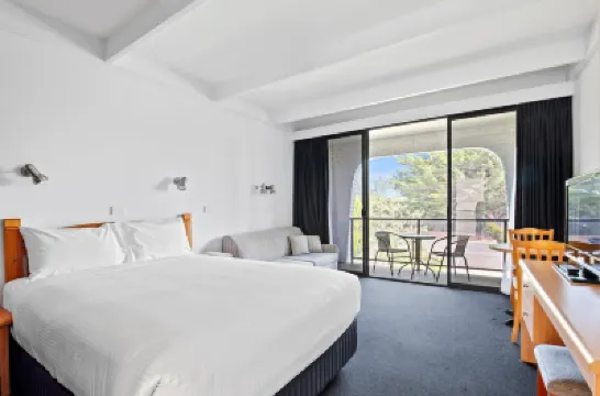 Banjo Paterson Motor Inn Hotels near Koonwarra Family Holiday Park