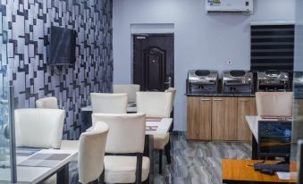 Wizy Hyatt Hotel