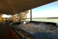 Dungowan Holiday Accommodation Hotels in Woollamia