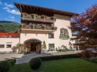 Hotel Zur Post Hotels in Dobriach
