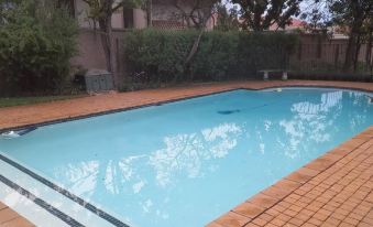 Quiet, Very Specious Apartment in Dainfern