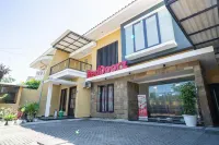 RedDoorz Syariah Near Marvel City Mall 2