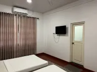 席魯納花園別墅飯店 Siripathi Building Piduruwella附近的飯店