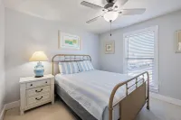 Private Resort Villa•Beach Service Included•Golf Cart• Boat and Trailer Friendly
