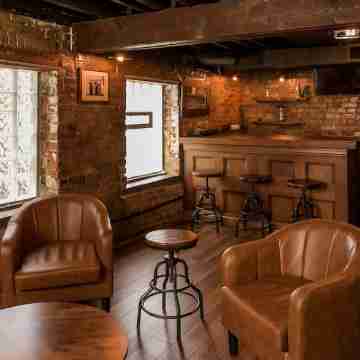 The Speakeasy--Walk to OTR, Basement Bar, Cozy Stay Fitness & Recreational Facilities