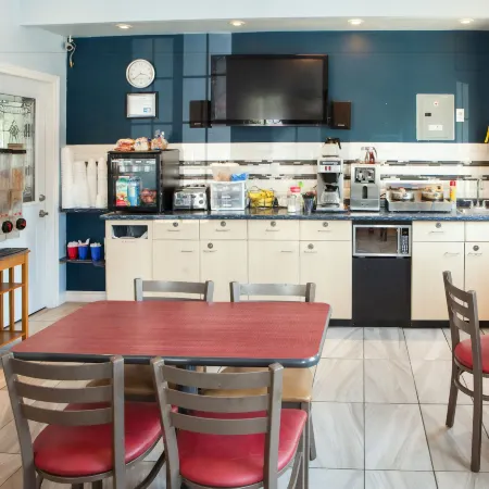 Villager Lodge Niagara Falls Отели рядом с достопримечательностью «Ландис-Лейн»