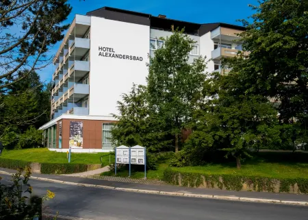 Hotel Alexandersbad Отели в г. Бад-Александерсбад