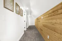 The Family Roost - warm, stylish new Barndo rolling hills & Rocky Mountain Views
