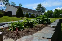 Hollow Inn and Motel