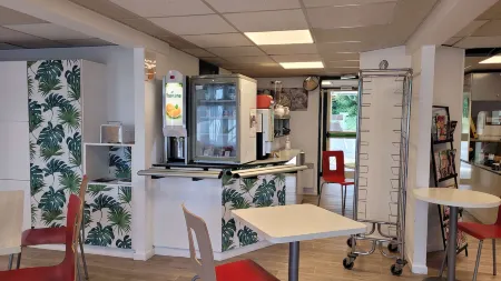 Premiere Classe Dreux Отели в г. Ане