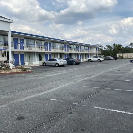 Motel 6 Marianna, FL