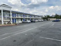 Motel 6 Marianna, FL - parking