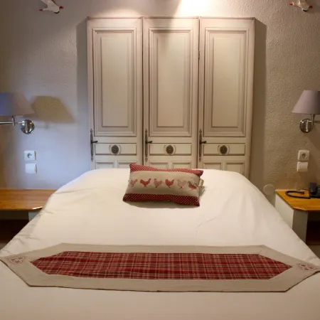 A la Maison Rouge Hôtel & Restaurant