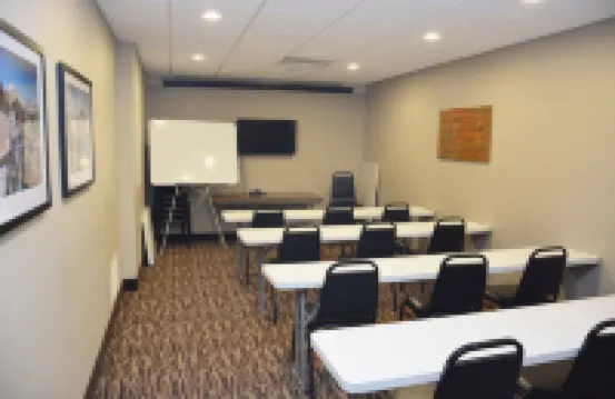 Roosevelt Inn & Suites