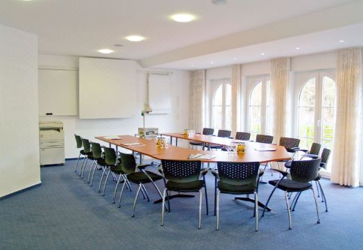 2. 호스트텔리에 바..