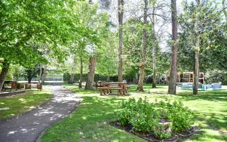 Mercure Château de Fontainebleau Demeures de Campagne Отели рядом с достопримечательностью «Rousseau's House-cum-Studio (Maison-Atelier Theodore Rousseau)»