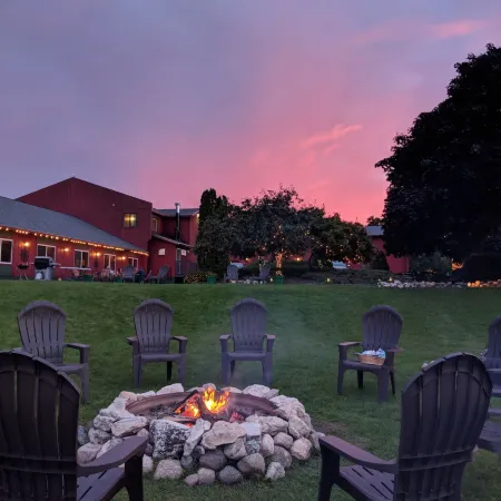 Cedar Hill Lodge