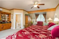 Highland Lake Inn & Resort - Flat Rock فنادق في Flat Rock