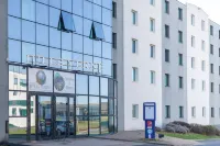 Kyriad Poitiers - Jules Verne Site du Futuroscope Hotels in Vienne