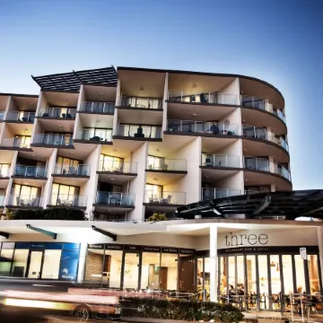Ocean Views Resort Отели рядом с достопримечательностью «Голден-Бич»