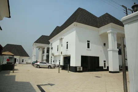 PoshLux Executive Hotel