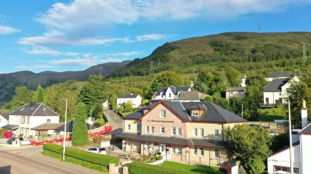 MacLean Guest House Отели в г. Каол