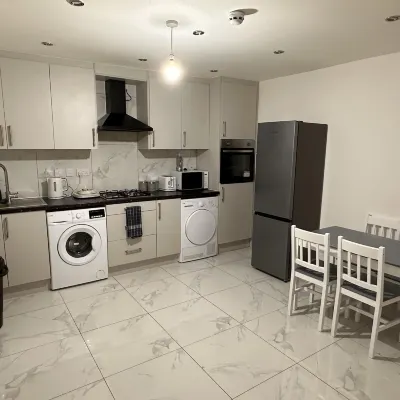 6-bed 3-bath Home - Sleeps 14 & Free Parking Hotels near Ruislip Tube Station