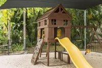 Albatross Bay Resort Hotels in Trunding