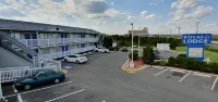 Royal Lodge - parking
