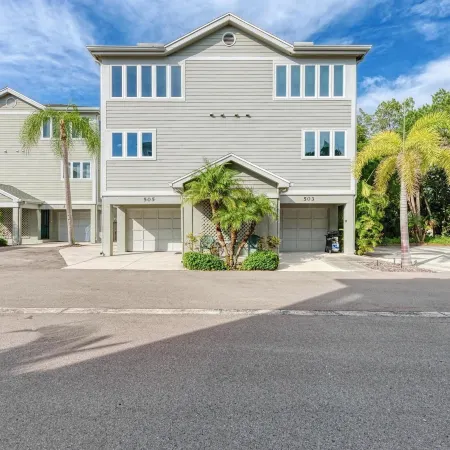 Longboat Key Cedars Beach House-Pet Friendly-2 Minute to the Beach