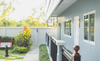 APA-Tree Boutique Hotel