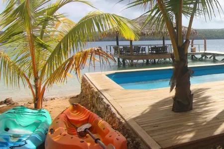 Tongan Beach Resort Отели в г. Utungake Township