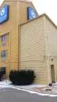 Norwood Inn & Suites Milwaukee - 2 estrellas