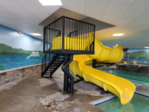 La Quinta Inn & Suites by Wyndham Lake George クイーンズベリーのホテル