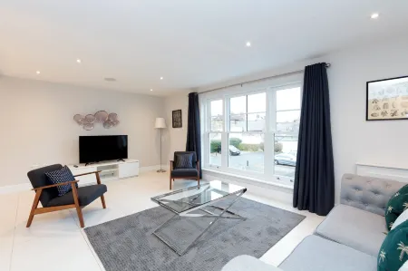 Stunning Central Windsor Town House with Parking Отели рядом с достопримечательностью «St George's Chapel»