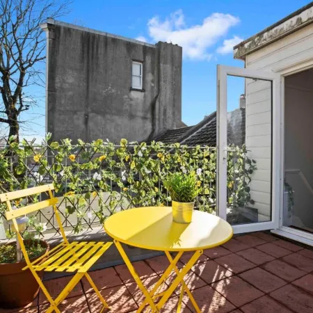 The Townhouse by My Getaways Free Parking