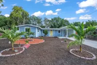 Private Cozy Sarasota Home 3 Bedroom Home by RedAwning