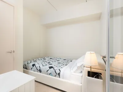 2 Bedroom Furnished Apartment Near Rittenhouse Apts by RedAwning
