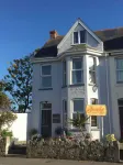 Smarties Guest House - parking