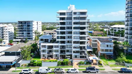 Windward Apartments Отели рядом с достопримечательностью «Аквариум СИ ЛАЙФ Саншайн-Кост»