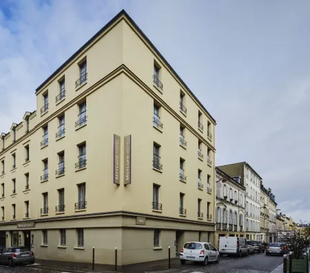 Hôtel Mercure Versailles Château Отели рядом с достопримечательностью «Public library of Versailles»